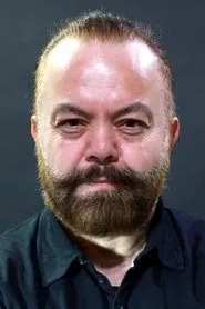 Retrato de Önder Keskin