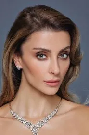 Retrato de Özge Ulusoy