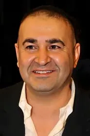 Retrato de Şafak Sezer