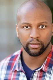 Aaron D. Alexander en The Bee