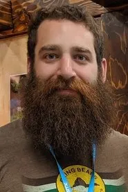 Retrato de Adam Ellis