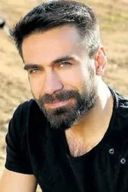 Retrato de Adnan Koç