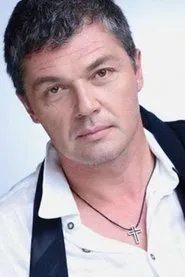 Adrian Păduraru en Cautatorul de Vant