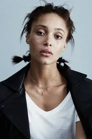 Retrato de Adwoa Aboah