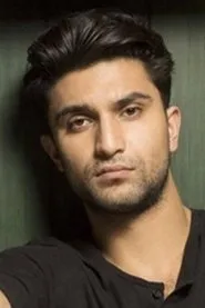 Foto de Ahad Raza Mir como Dr. Asfandyar Ali Khan
