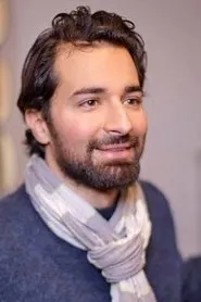 Foto de Ahmed Hatem interpretando a ??????? en Qamar 14