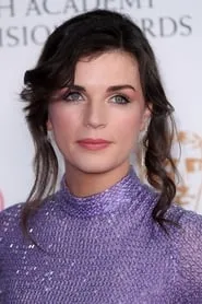 Aisling Bea en Swede Caroline
