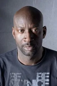 Akin Omotoso en Eje