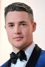 Alexander Dreymon en Resistance