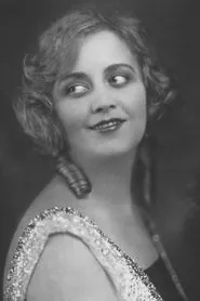Alexandra Sorina en Las manos de Orlac