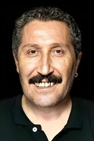 Ali İhsan Bozdemir en El capitán Pengu: El diario de Mandalina