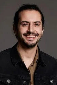 Retrato de Ali Barkın