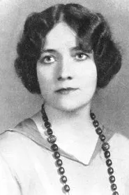 Almeda Fowler en Alum and Eve