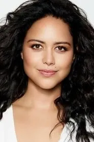 Foto de Alyssa Diaz como Angela Lopez