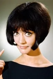 Amanda Barrie en Together