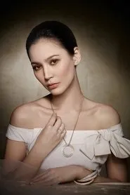 Amanda Strang en Beauty and the Breast