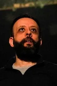 Foto de Amr Al Qadi interpretando a Mohammad Hashim en Clash (Choque)