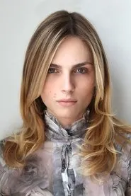 Andreja Pejić en The Stars (Are Out Tonight)