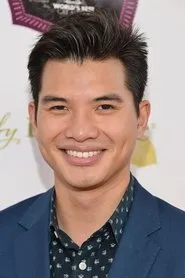 Foto de Andy T. Tran interpretando a Lee en Dominación