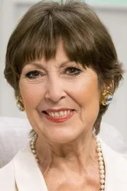 Foto de Anita Harris interpretando a Corktip en Carry on Follow That Camel