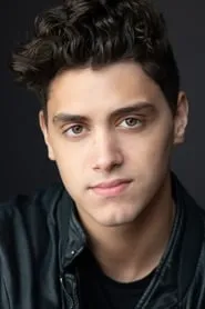 Foto de Antonio Cipriano como Oren Bradley