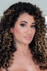 Arabelle Raphael en Pretty/Dirty