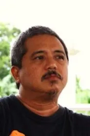 Arnel Mardoquio en A Short History of a Few Bad Things