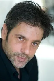 Avy Marciano en Asesinato en las Islas Frioul