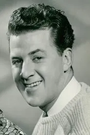 Bernard Braden en The Full Treatment