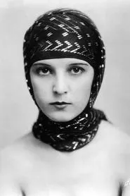 Beulah Bains en The Charm School