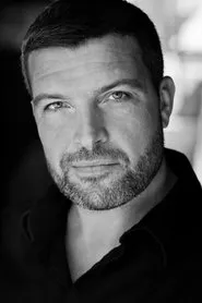 Foto de Bradley Freegard como King Canute