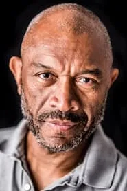 Retrato de Bruce Lester-Johnson