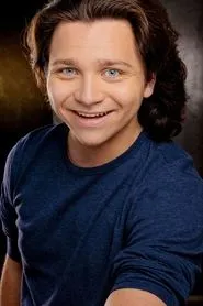 Bryson Robinson en The Magician's Raincoat