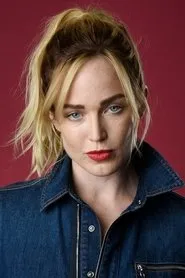 Retrato de Caity Lotz