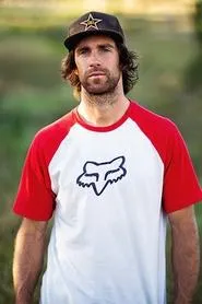 Cam McCaul en Rogue Elements