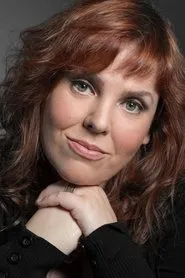 Foto de Carla Vasconcelos interpretando a en Menos Nove