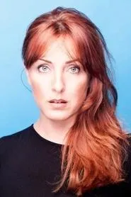 Foto de Carli Norris como Vicky Squire