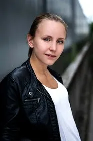 Carolina Hoffmann en Alice - The Darkest Hour