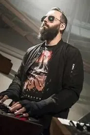 Carpenter Brut en La rebelión de los sintes