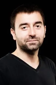 Retrato de Cem Uslu