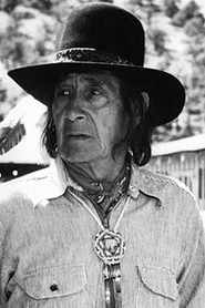 Charles White-Eagle en Tres Guerreros