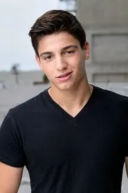 Foto de Chase Vacnin interpretando a Albie Lenza en This Is the Night (Once Upon a Time in Staten Island)