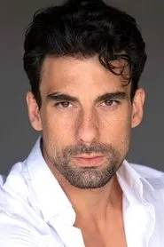 Foto de Christian Sánchez como André Vegas