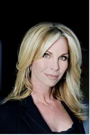 Foto de Cindy Ambuehl interpretando a Special Agent Janet Hood en Codename: Silencer