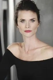 Foto de Claire Byrne interpretando a Coast Guard Amber Jacoby en La posesión de Mary