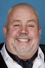 Foto de Cliff Parisi como Tom Buckley
