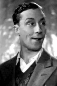 Clifford Mollison en Almost a Honeymoon