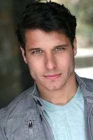 Cody Calafiore en Ivy & Mistletoe