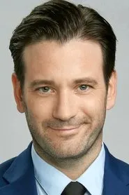 Colin Donnell en Almost Love