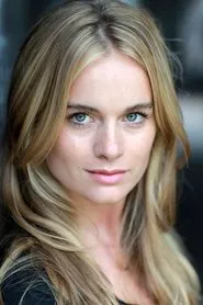 Foto de Cressida Bonas interpretando a Sasha en Nunca digas su nombre